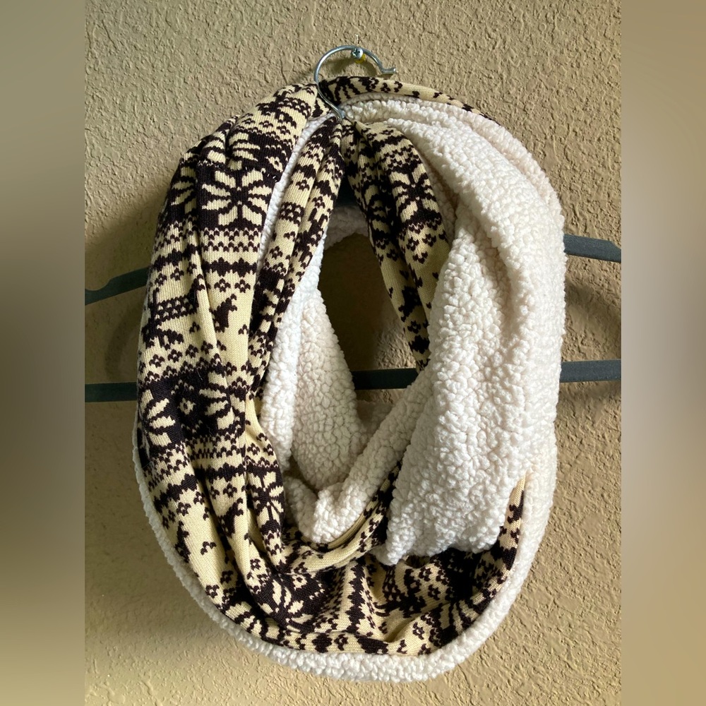 Cozy infinity scarf 🧣